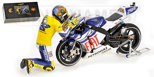 Модель 1:12 Yamaha YZR-M1 MotoGP Valencia (Valentino Rossi) WITH FIGURINE (GIFTBOX)