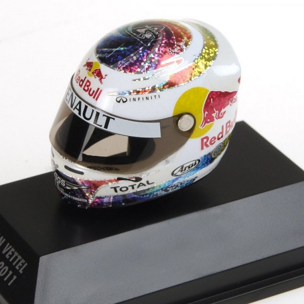 Модель 1:8 Red Bull Racing Arai Helm GP Singapore, World Champion (Sebastian Vettel) (шлем)
