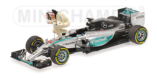 Модель 1:43 Mercedes-AMG Petronas F1 Team W06 Hybrid №44 Winner USA GP (Lewis Hamilton) w/figurine (L.E.1015pcs)