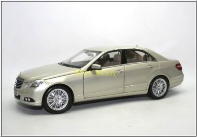 Модель 1:18 Mercedes-Benz E-class Elegance (W212) - pearl beige