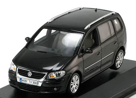 Модель 1:43 Volkswagen Touran - black