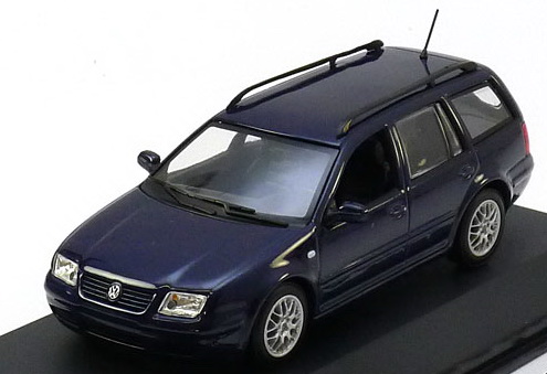 Модель 1:43 Volkswagen Bora Variant - blue