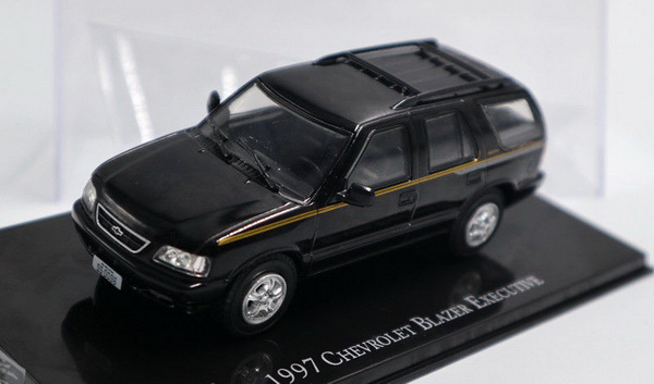 Модель 1:43 Chevrolet Blazer Executive - black