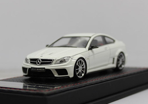 Модель 1:43 Mercedes-Benz C63 AMG black Series - white