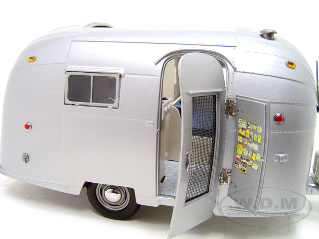 camper trailer - aluminum MC88101 Модель 1:18