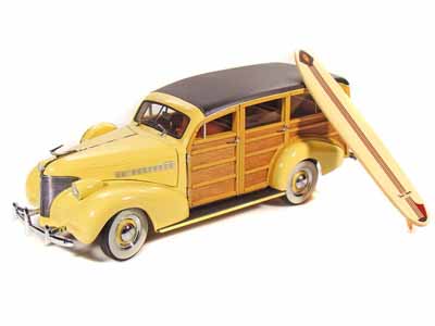 chevrolet woody wagon w/surf boards - italian cream MC72001 Модель 1:18