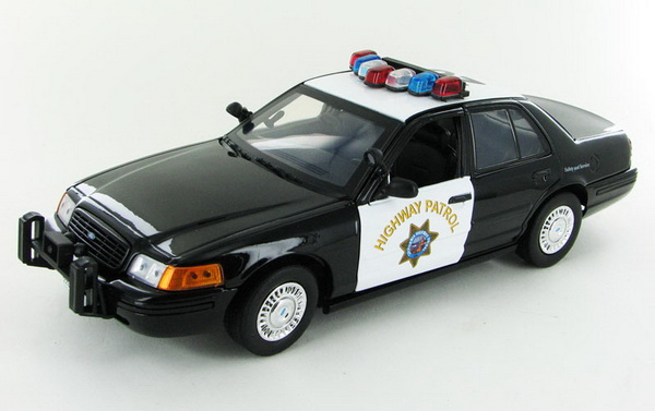 Модель 1:18 Ford Crown Victoria Police Interceptor California Highway Patrol 2001