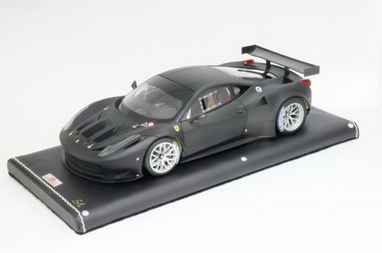 Модель 1:18 Ferrari 458 Italia GT2 - matt black (99pcs).