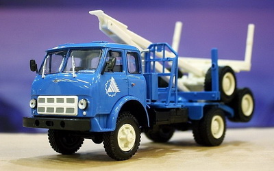 Модель 1:43 509А лесовоз с роспуском (1970-1977), голубой / белый