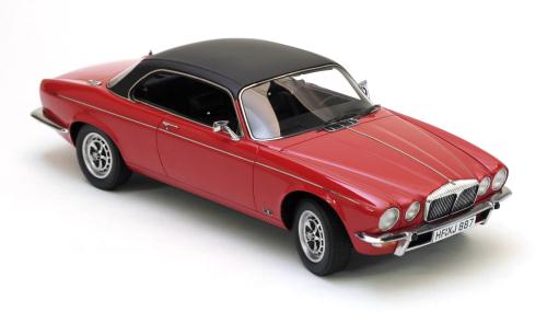 Модель 1:18 Daimler Double Six Coupe - red