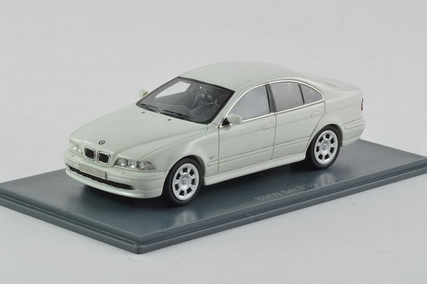 Модель 1:43 BMW 520i (E39) - white