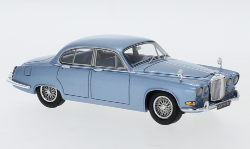 Модель 1:43 Jaguar 420 - light blue met