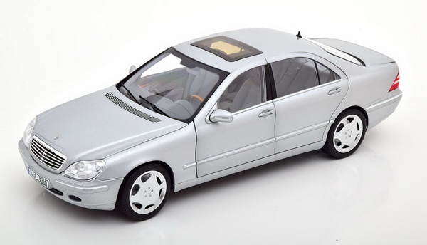 Модель 1:18 Mercedes-Benz S600 (W220) - silver