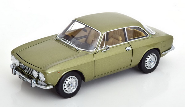 Модель 1:18 Alfa Romeo 2000 GTV 1973 - light green met.