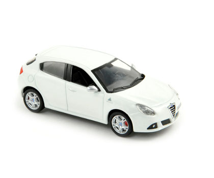 Модель 1:43 Alfa Romeo Giulietta Quadrifoglio - pearl white