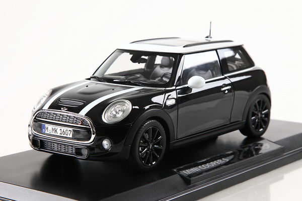 Модель 1:18 Mini Cooper S 2014 - black