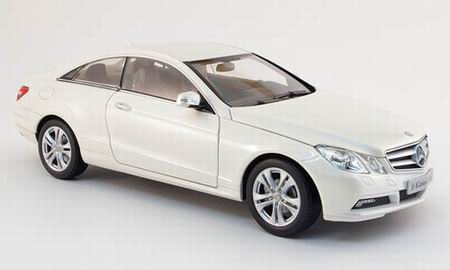 Модель 1:18 Mercedes-Benz E-class Coupe (C207) - white