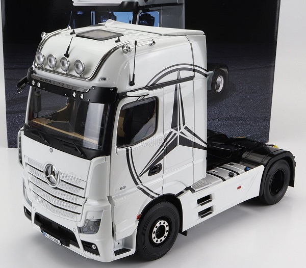 Модель 1:18 MERCEDES-BENZ ActrosActros 2 1863 Gigaspace 4x2 Mirrorcam Tractor Truck Logo Mercedes 2-assi with illumination (2018), white