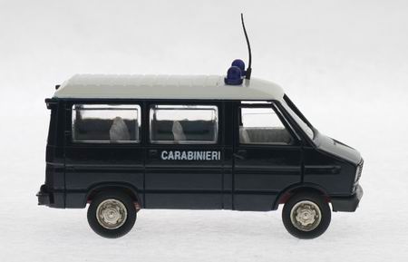 iveco fiat 30.8 daily minibus «crabinieri» OC02700 Модель 1:43