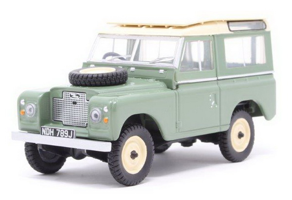 Модель 1:43 Land Rover Series IIA SWB Station Wagon - pastel green/beige