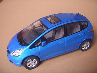 Модель 1:18 Honda Fit / light blue
