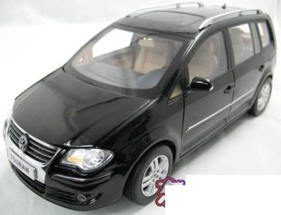 Модель 1:18 Volkswagen Touran - black