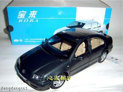 Модель 1:18 Volkswagen Bora dark grey