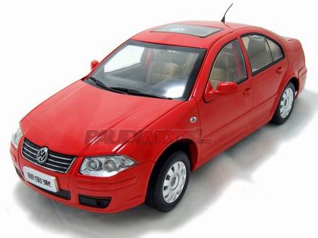 Модель 1:18 Volkswagen New Bora - red