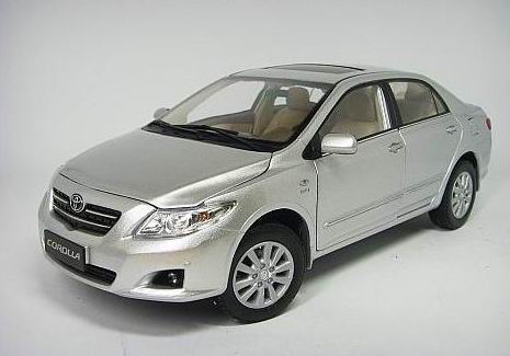 Модель 1:18 Toyota Corolla New - silver