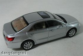 Модель 1:43 Toyota Camry Silver