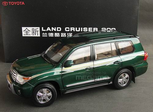 Модель 1:18 Toyota Land Cruiser 200 (LC200) - green