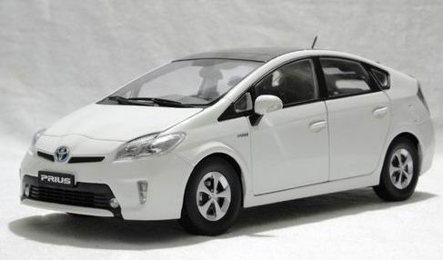 Модель 1:18 Toyota Prius - white