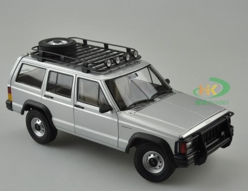 Модель 1:18 Jeep Cherokee (Beijing) 2500 - silver