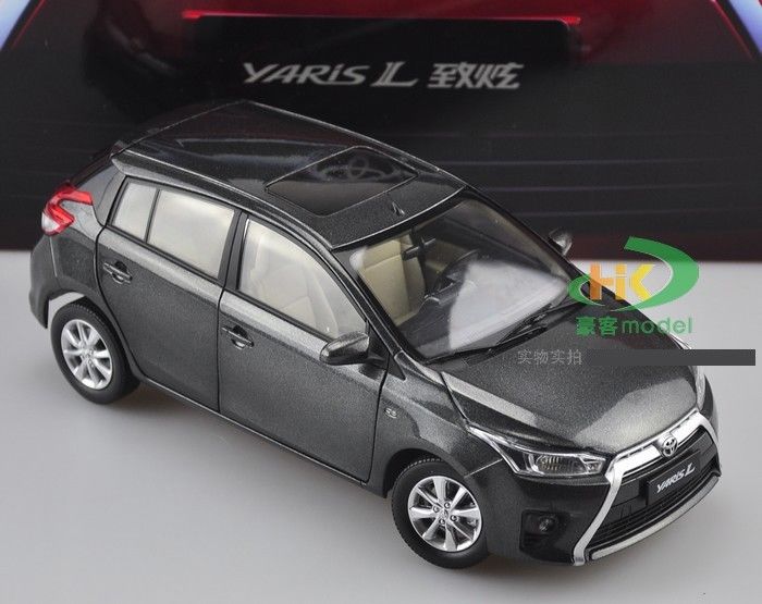 Модель 1:18 Toyota Yaris L - black