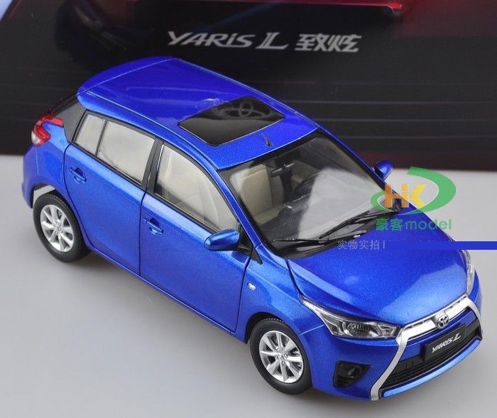 Модель 1:18 Toyota Yaris L - blue