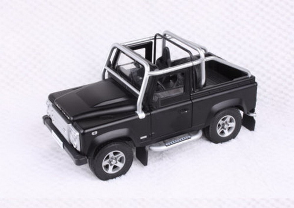 Модель 1:18 Land Rover Defender SVX - black dealer edition