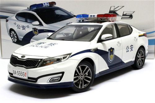 Модель 1:18 KIA K5 Optima - Police