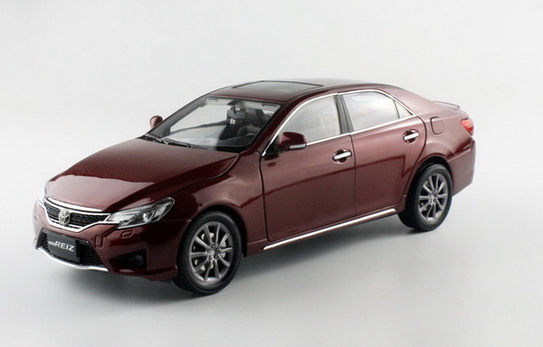 Модель 1:18 Toyota Reiz - dark red
