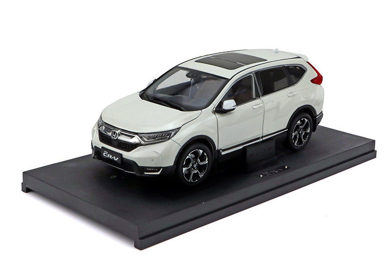 Модель 1:18 Honda CR-V - white