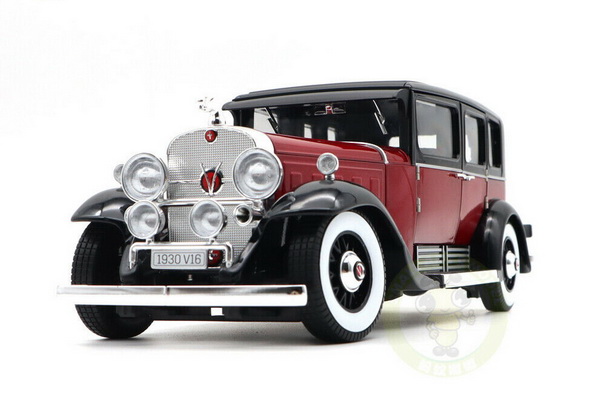 Модель 1:18 Cadillac V16 - dark red/black
