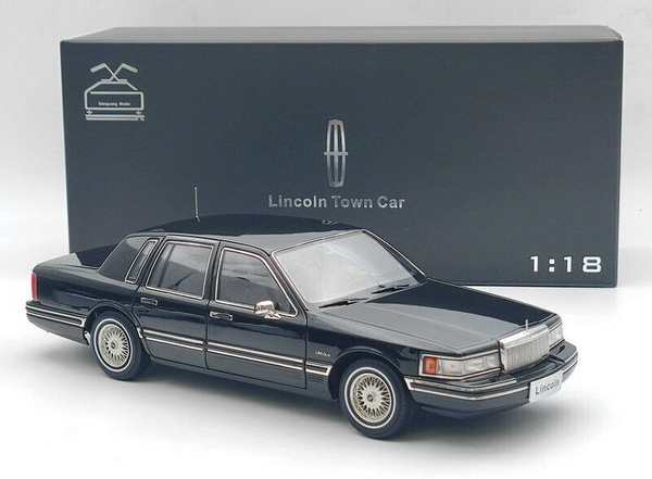 Модель 1:18 Lincoln Town Car - black