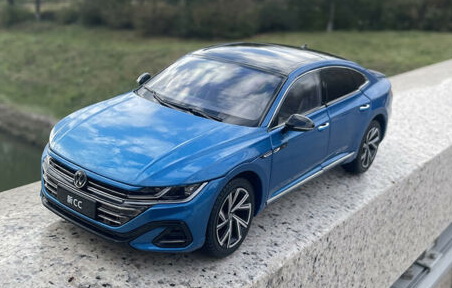 Модель 1:18 Volkswagen CC Arteon - blue