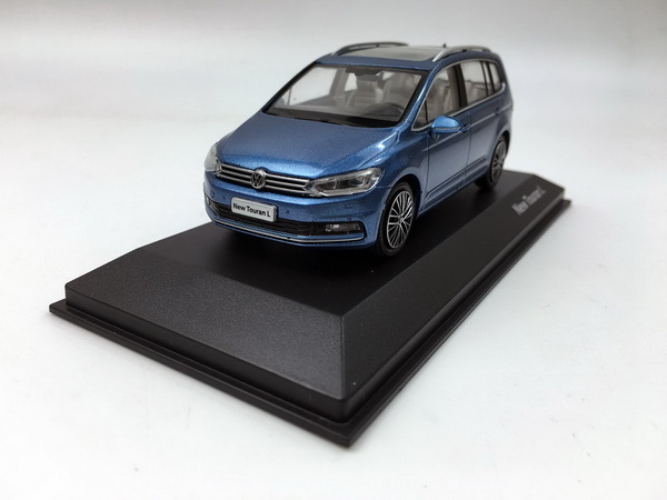 Модель 1:43 Volkswagen All New Touran L - blue met