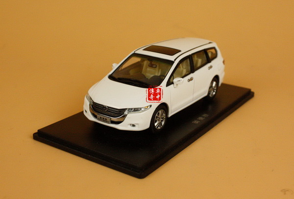 Модель 1:43 Honda Odyssey - white