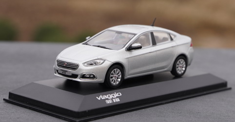 Модель 1:43 FIAT Viaggio - silver