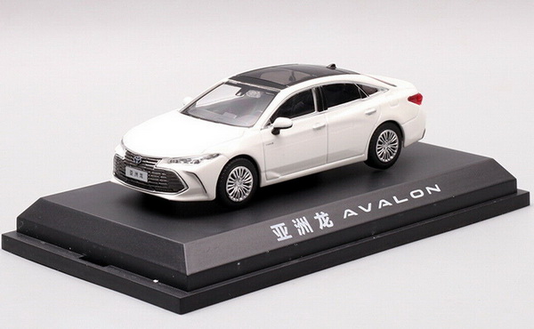 Модель 1:43 Toyota Avalon 2021 - White