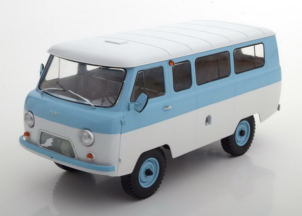 Модель 1:18 452V (2206) Minibus - white/light blue