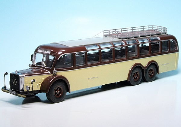 Модель 1:43 Mercedes Benz O 10000 Travelling Bus 