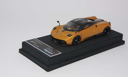 Модель 1:43 Pagani Huayra Track Pack - gold/black carbon