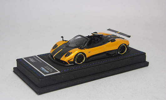 Модель 1:43 Pagani Zonda 5 Cinque Roadster - yellow/black carbon